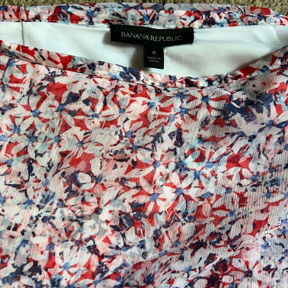 Like new Banana Republic Blue and Red Pleated Chiffon Skirt - size 4 - Picture 4 of 5